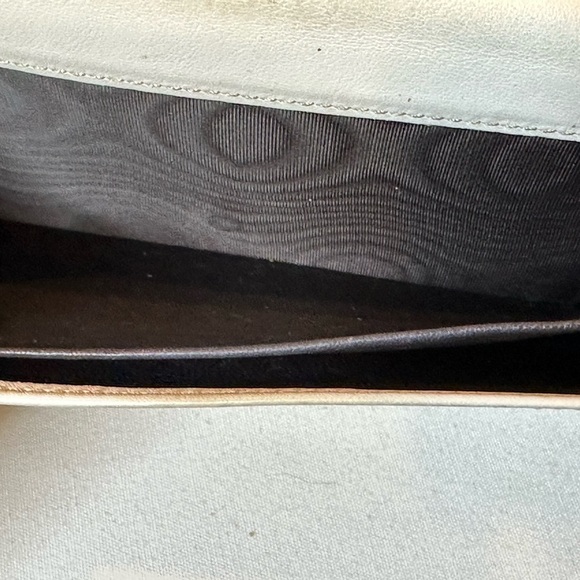 Gucci Cream Monogram Wallet with Heart Clasp - Picture 9 of 15